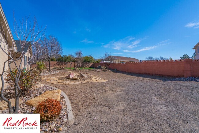 Building Photo - Spacious 3 Bedroom Single-Level Home in Bloomington Hills