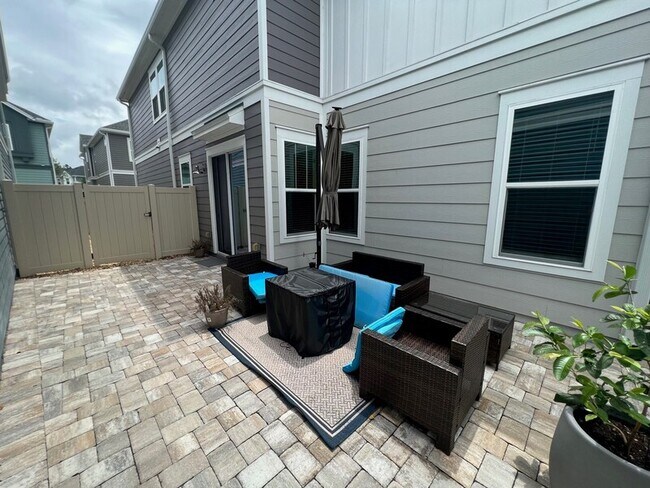 Building Photo - 7336 Beach Haven Pl