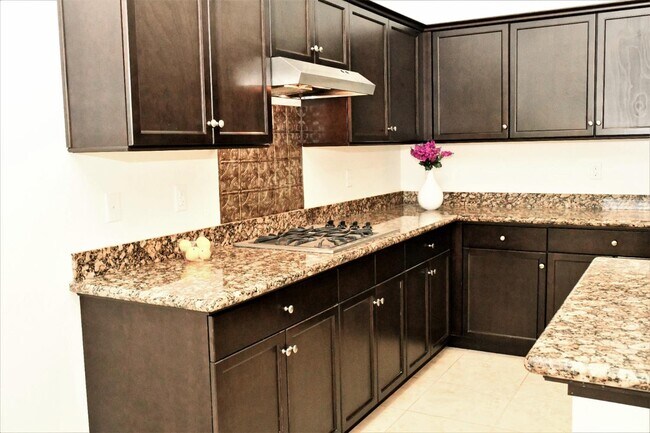 Building Photo - 10614 N Sierra Vista Ave
