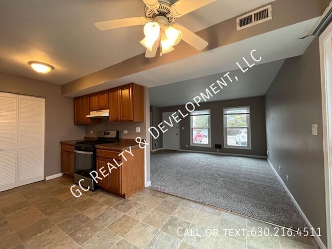 Foto del edificio - ***HOFFMAN ESTATES TOWNHOME / 2 BDRM - 1 B...