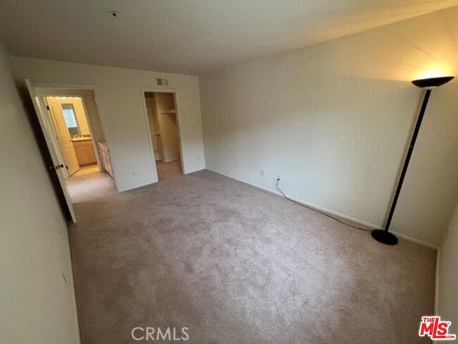 Building Photo - 938 C. Amable