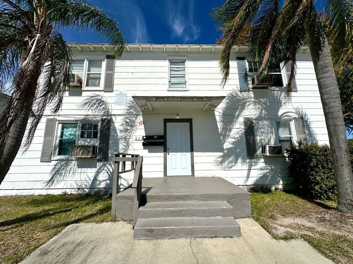601 33rd St Unit 2, West Palm Beach, FL 33407 Room for Rent in West