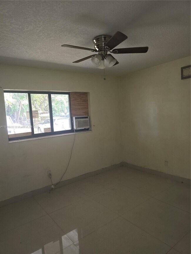 Foto del edificio - 14746 NE 6th Ave
