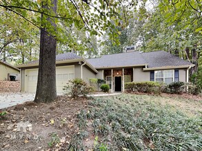 Building Photo - 424 Streamview Ln