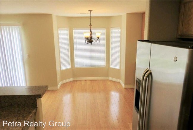 Building Photo - 2061 Scenic Sunrise Dr
