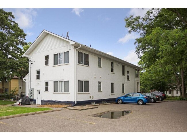Foto del edificio - 1617 Thomas Pl N