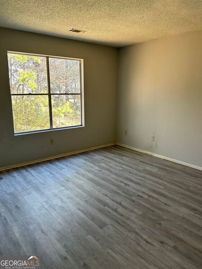 Foto del edificio - 5588 Fairington Pl