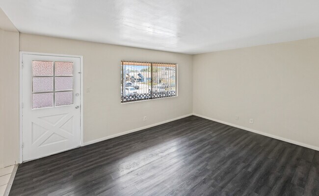 Foto del edificio - 1104 Cherry Ave