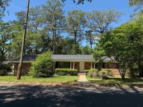 Building Photo - 704 Hillcrest St