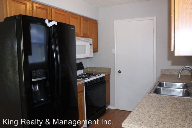 Foto del edificio - 909 Meadow Mead Dr