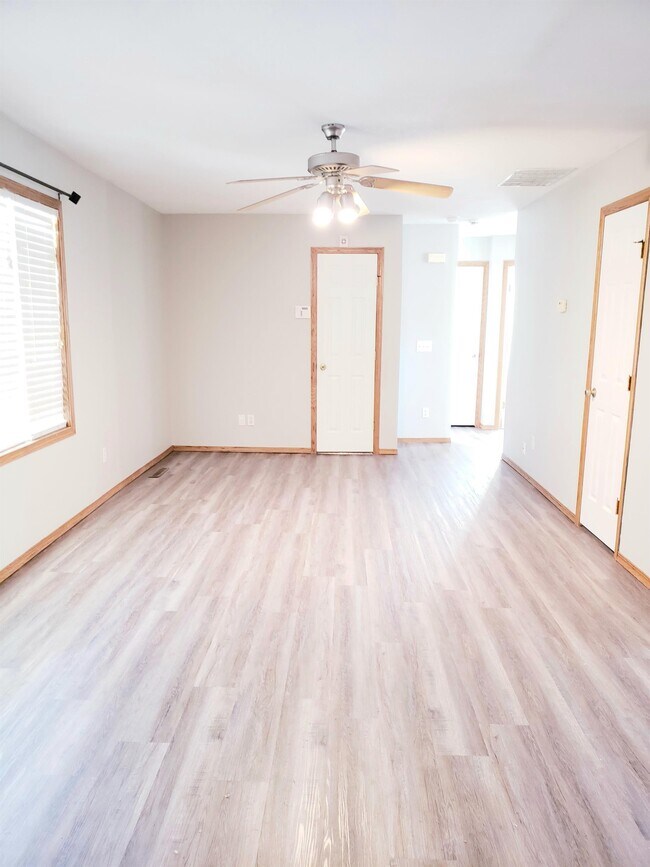 Building Photo - 251 S Stewart Dr