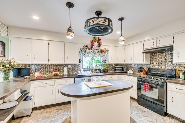 Foto del edificio - 24 Elizabeth Ave