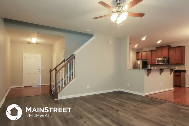 Building Photo - 121 Rosebud Ln