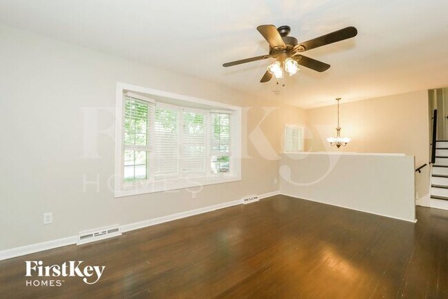 Building Photo - 2914 Stratford Dr