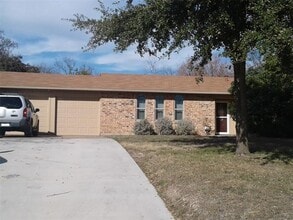 Building Photo - 209 Scenic Trail