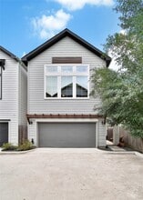 Building Photo - 814 Thornton Rd