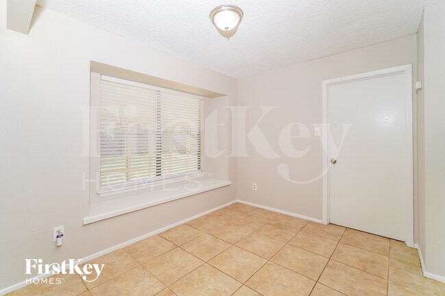 Building Photo - 1702 Jay Schellman St