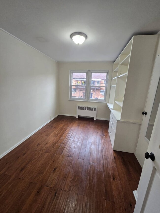 Foto del edificio - 50-31-5072 72nd St