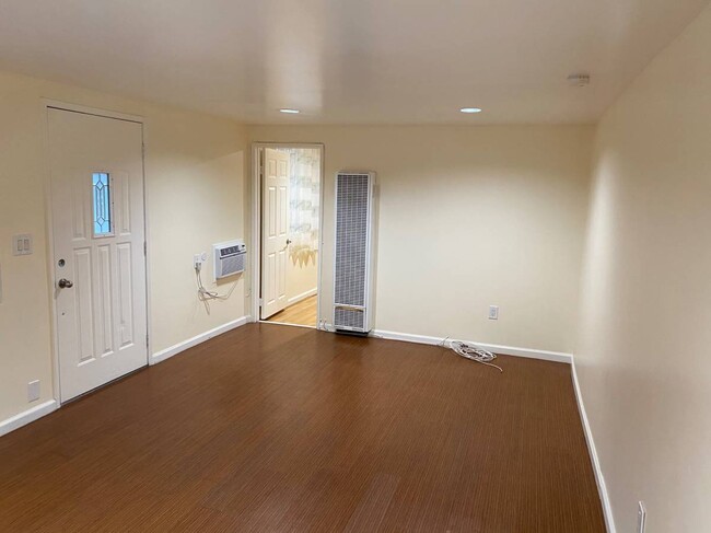 Living Rm - 321 W Lomita Ave