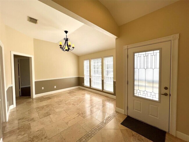 Building Photo - 10626 Emnora Ln