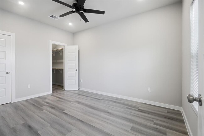 Foto del edificio - 8153 Tate St