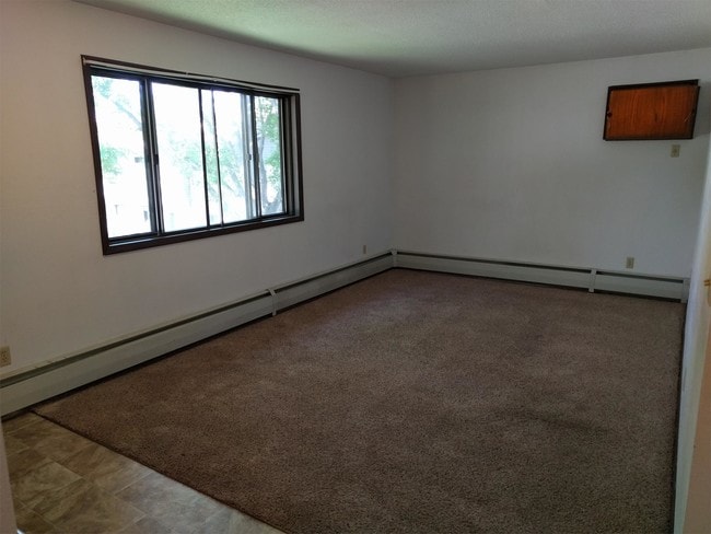 Building Photo - 501 Village Dr