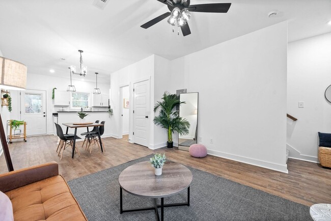 Building Photo - 914 Power St