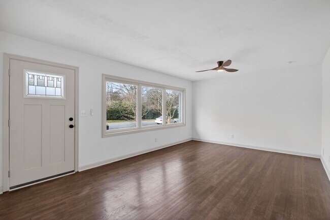 Foto del edificio - Remodeled 3BR Home Close to Little Creek Base