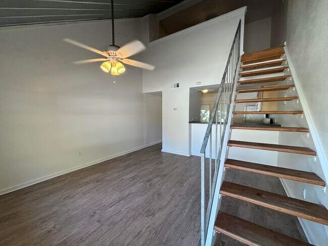 Escaleras al dormitorio tipo loft - 3446 Willowrun Dr