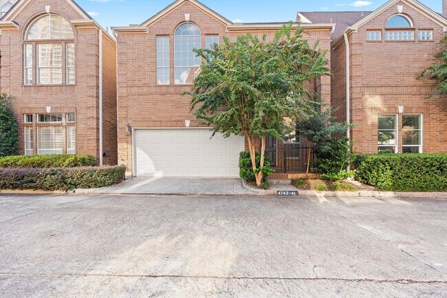 Foto del edificio - 4742 Post Oak Timber Dr