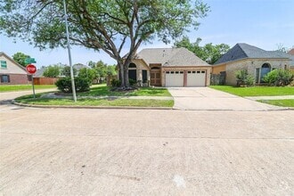 Building Photo - 1546 Ridgebriar Dr