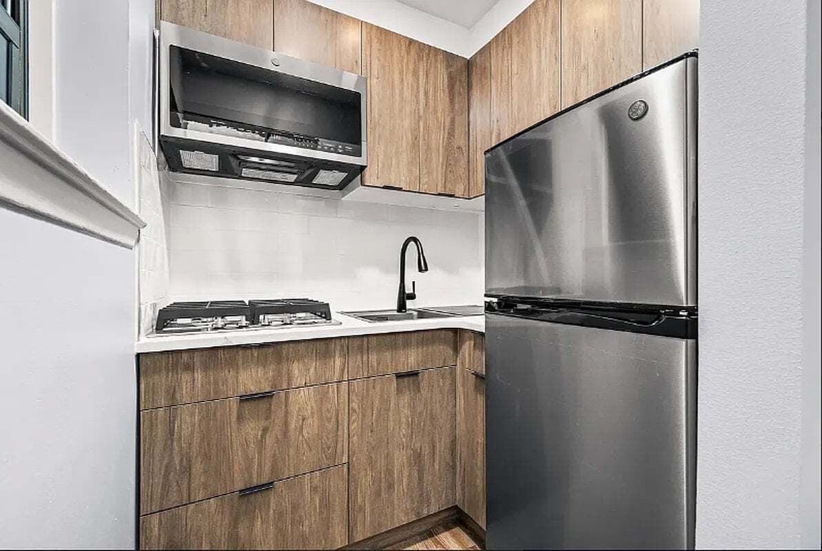 Building Photo - 453 W 48th St