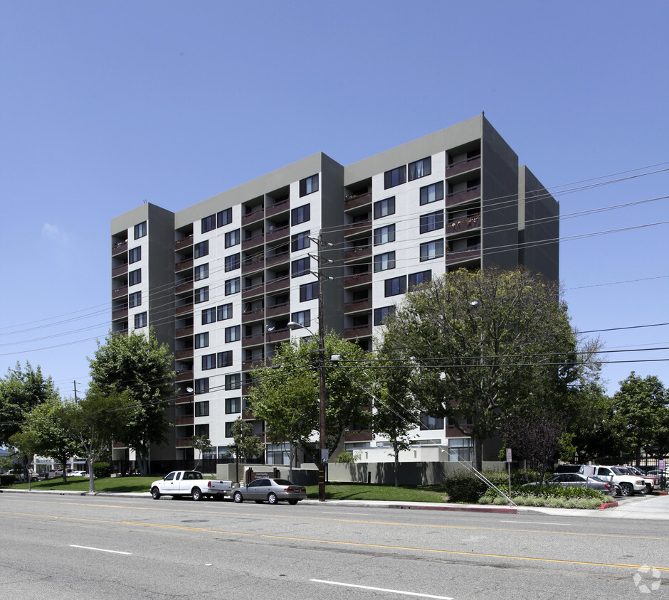 Foto principal - Community Garden Towers East & West