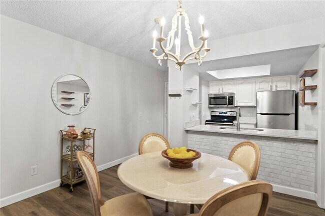 Foto del edificio - 4506 S Oak Dr