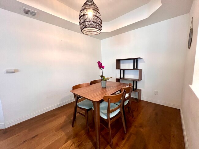 Foto del edificio - 5420 Sylmar Ave