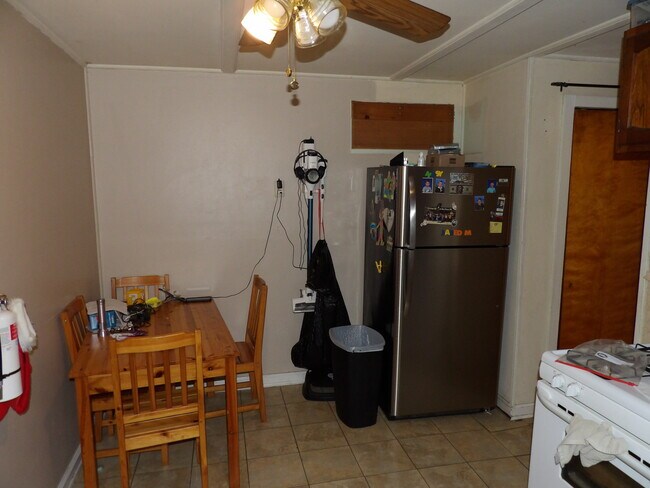 Foto del edificio - 2 Hasbrouck Ave