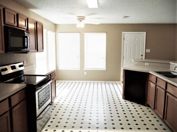 Building Photo - 1411 Plateau Dr