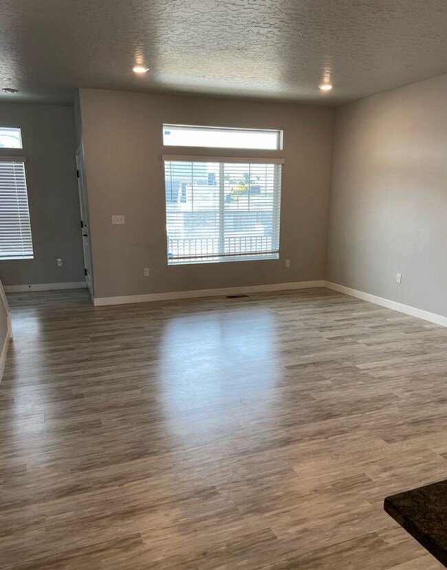 Building Photo - Lehi townhome for rent!