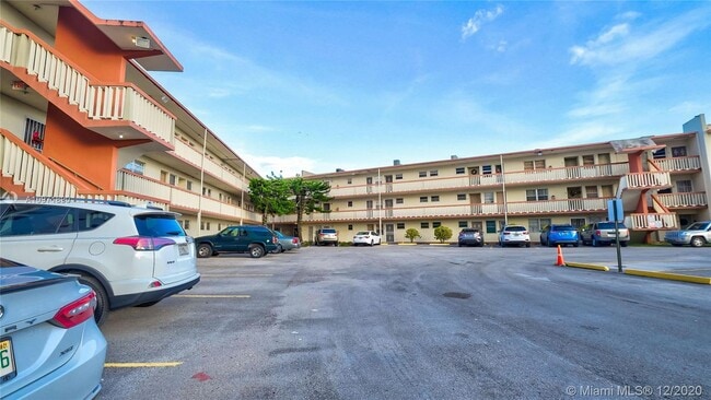 Building Photo - 1481 NE Miami Gardens Dr