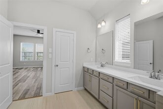 Building Photo - 2815 Torrey Pines Dr