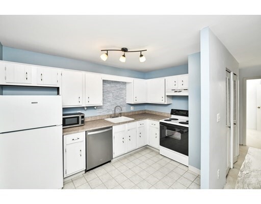 Primary Photo - 221 Oak St