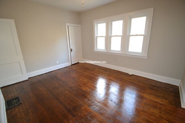 Building Photo - Recently updated 2 bedroom home Close to Mt. Echo park