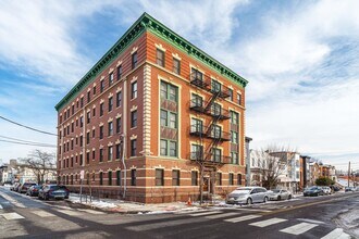 Building Photo - 608 Bramhall Ave