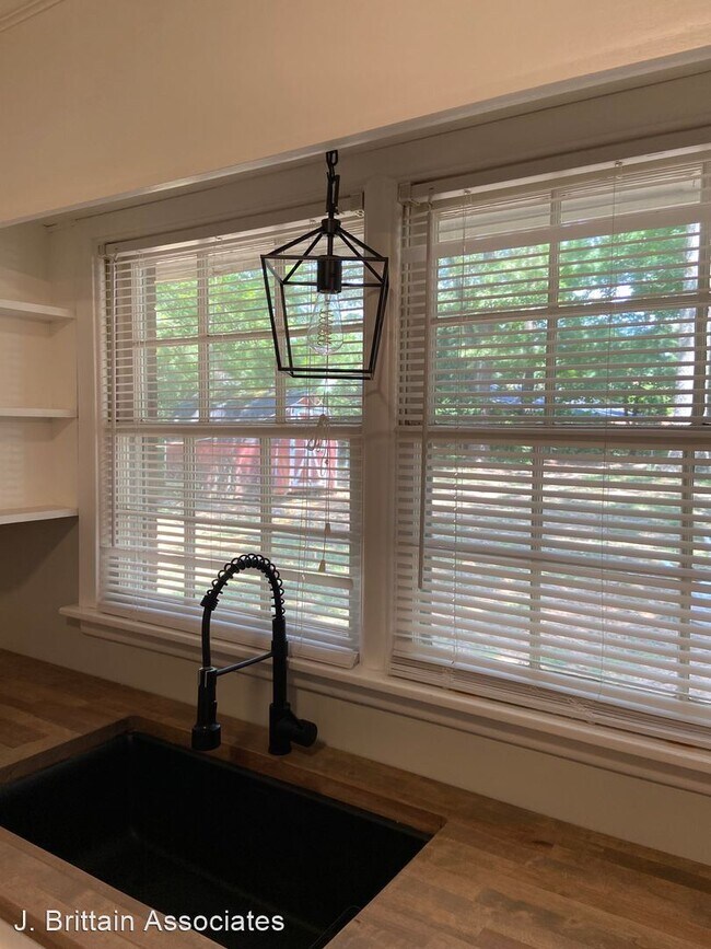 Foto del edificio - 3 br, 1 bath House - 5305 Saks Road