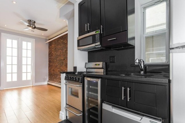 Building Photo - 1BR - No Fee & 1 month free as incentives!
