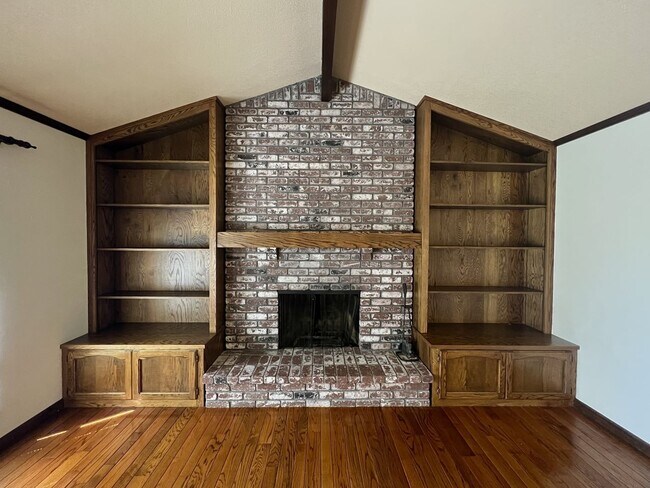 Building Photo - Single Story 3 Bedroom Home With Pool on C...