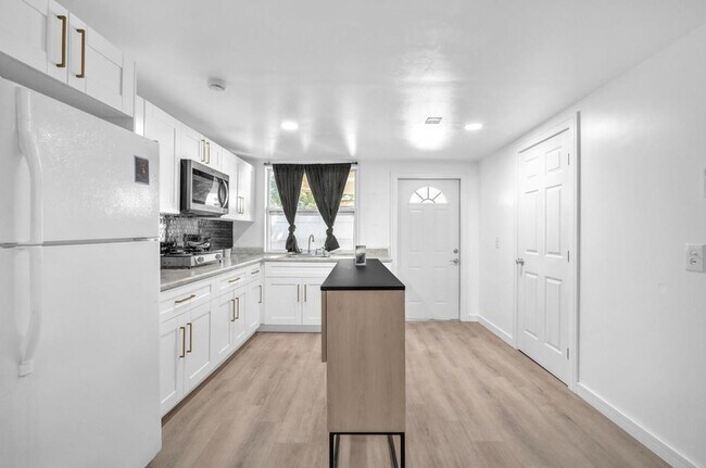 Foto del edificio - 7151 Taft St