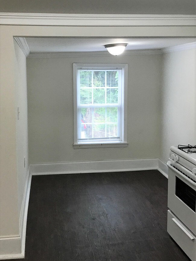 Building Photo - 669 Boulevard NE