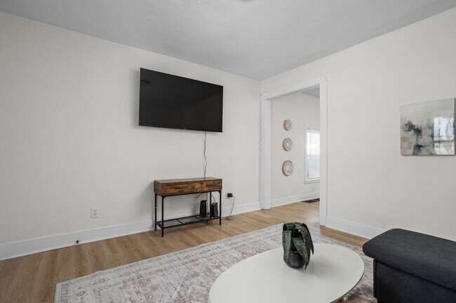 Foto del edificio - 211 N Addison St