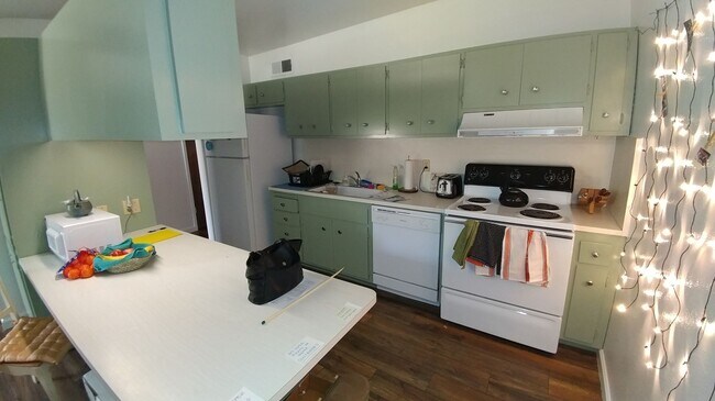 Foto del edificio - Beautiful 3 bedroom home in Central Davis available for fall move in!